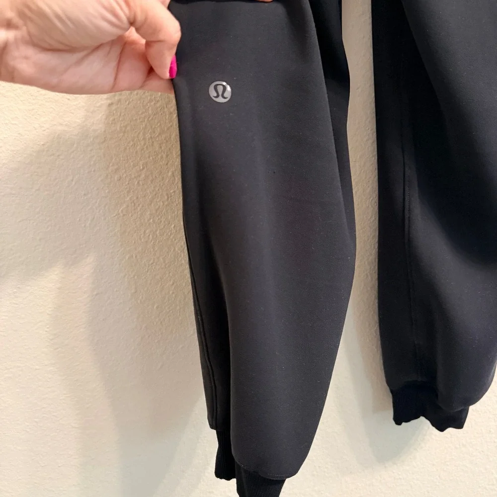 Lululemon On The Fly Jogger Pants Black 7/8 Length Travel Woven Mid Rise